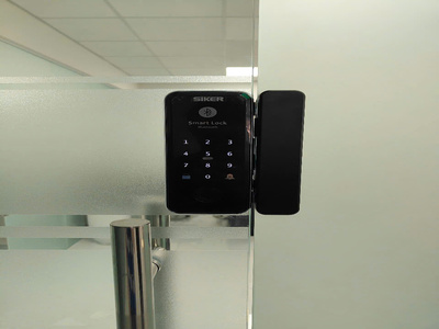 AZDOOR VIỆT NAM BÀN GIAO 2 BỘ KHÓA THÔNG MINH SIKER CHO CỬA KÍNH CƯỜNG LỰC TẠI VƯỜN LÀI,QUẬN 12