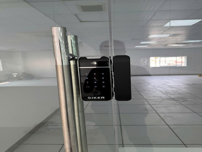 Azdoor VN Bàn Giao 6 Bộ Khóa Cửa Kính Cường Lực Siker KTK204 Tại Công Ty Đệ Nhất - Quận 12