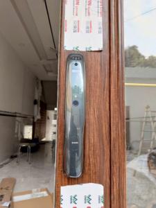 AZDOOR VN BÀN GIAO KHÓA ĐIỆN TỬ SIKER LẮP ĐẶT TRÊN CỬA NHÔM HỆ THỦY LỰC OWIN TẠI BIÊN HÒA, ĐỒNG NAI
