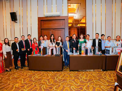 Azdoor VN Đồng Hành Cùng Sự Kiện “Gặp Mặt Đầu Năm Khai Xuân 2025”
