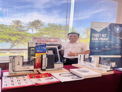 Ông Nguyễn Minh Hoàng – CEO AzdoorVN đại diện TH nhôm PMI tham dự Ngày Hội Kiến Trúc tại Nha Trang