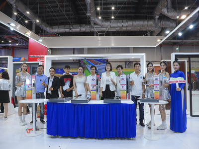 Ông Nguyễn Minh Hoàng đồng hành cùng NM Nhôm Vạn Xuân Thành tại Hội Ngành Cửa Tỉnh Bình Dương 2025