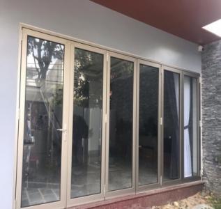 CỬA XẾP TRƯỢT 6 CÁNH GROBER MẠ ANODE TẠI SÀI GÒN