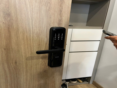 Căn hộ chung cư dùng khóa cửa gì?