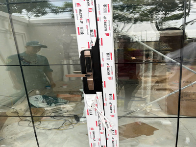 Cửa nhôm Xingfa Maxpro nên gắn khóa gì?