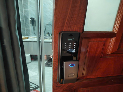 Khóa thông minh Siker cho cửa gỗ – Giải pháp an ninh hiện đại với 6 chức năng vượt trội