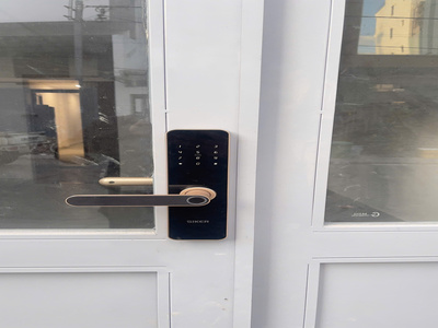 Khóa thông minh Siker gắn cửa sắt 5 chức năng