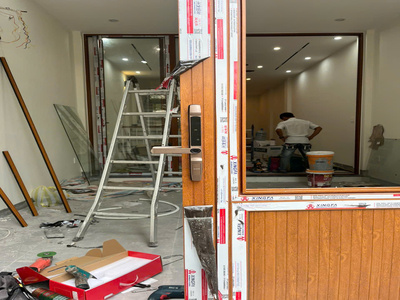 Khóa vân tay Siker cho cửa nhôm nhập khẩu màu vân gỗ lim